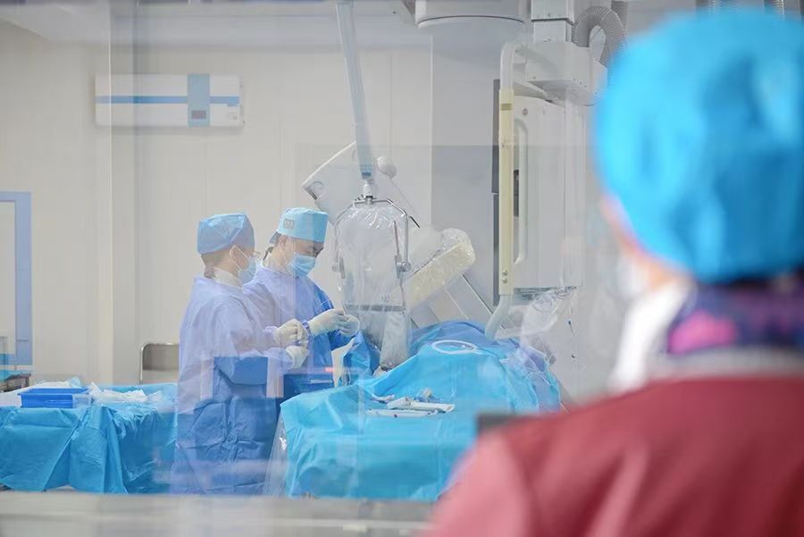 单日29台心脏介入手术！我院心内科凭专业实力护佑患者健康
