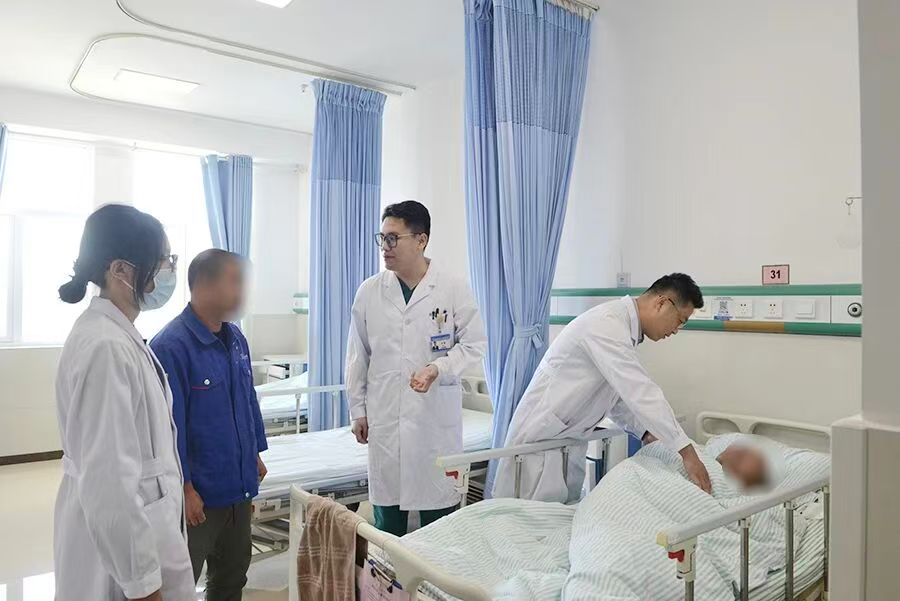医者守护英雄！我院为100岁抗美援朝老兵取出10多枚胆结石
